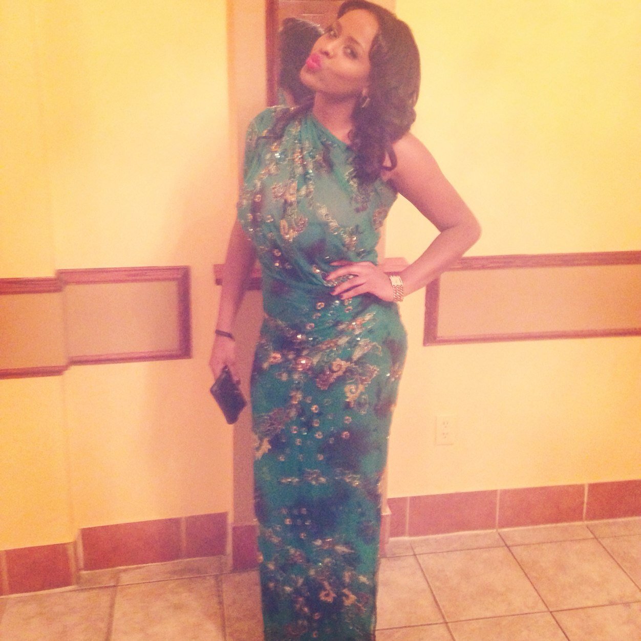 Phenomenal_Dee's profile picture. Middle child of 9... Aunty to 10...The rest is still unwritten...