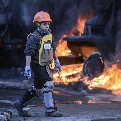 Nací en un país llamado Venezuela, gobernado por animales, delincuentes, corruptos, pero lo mas importante es que tenemos patria.