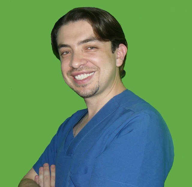Cirujano Plástico, Reconstructivo y Estético. Unidad Integral Bella Sam IPS. Tel. 3053003476. Email: http://rojas.leonardo.md@gmail.com