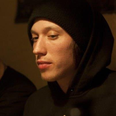 24, Metalhead, escritor de bolsillo, cuervos,headbanging, Ingeniero Industrial.