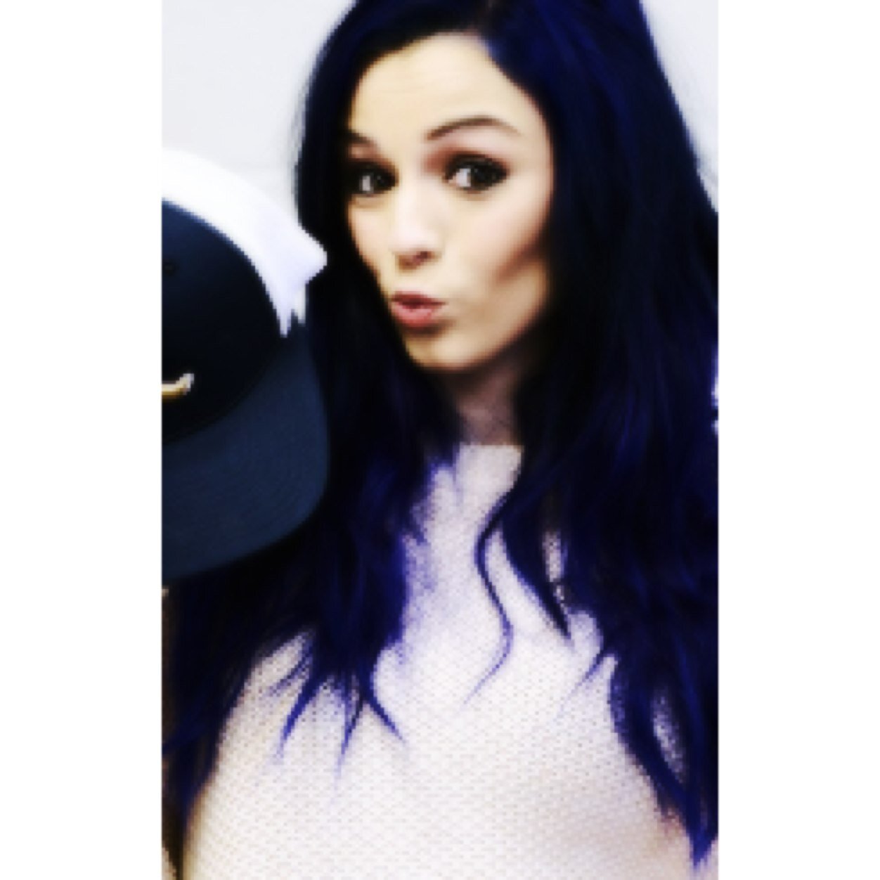 Ello! I'm Cher! Ermm well I sing! And I'm British! Haha whale I love pizza so..