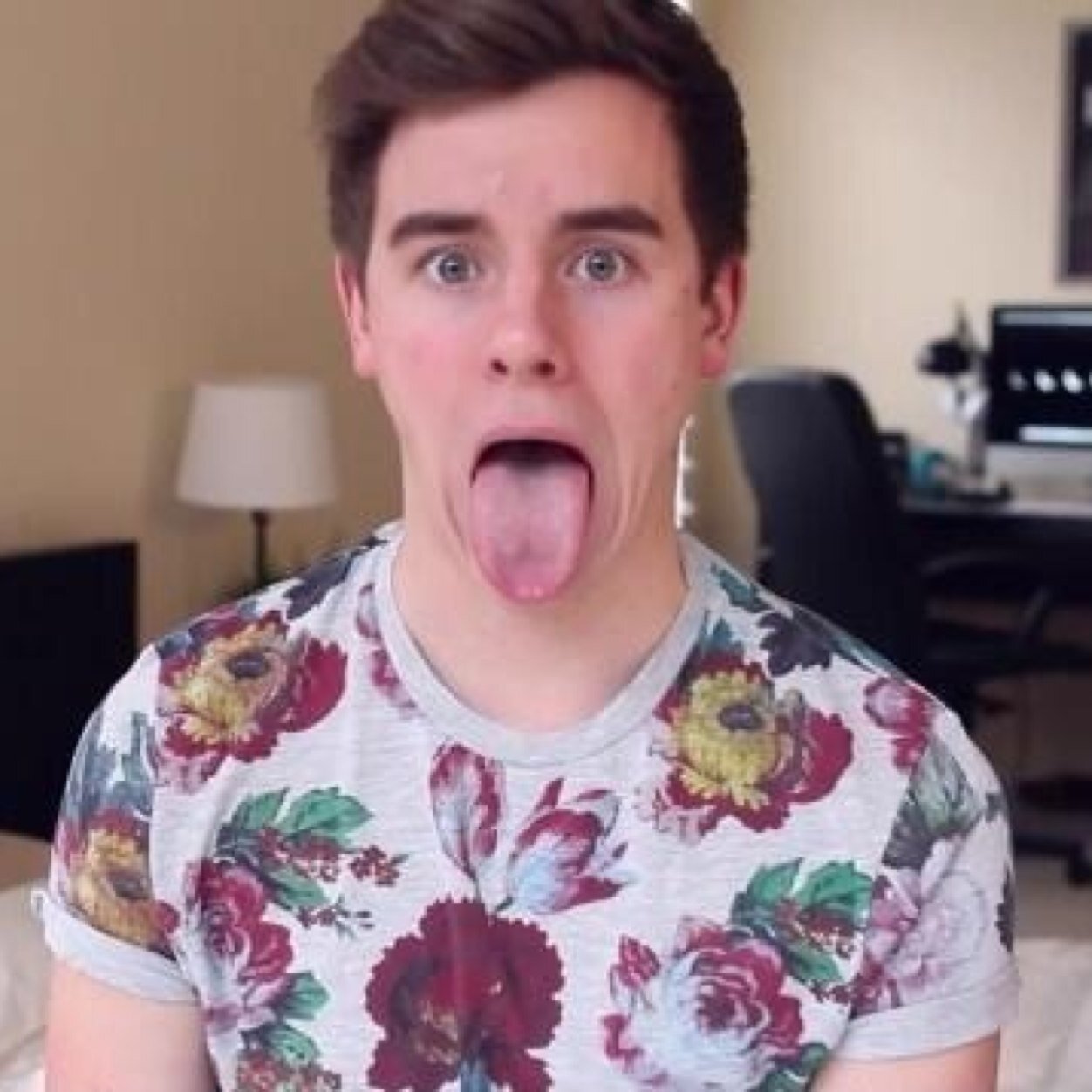 hey since you got a free follow head over and follow my good friend @connorsbetch please. Thanks beautiful