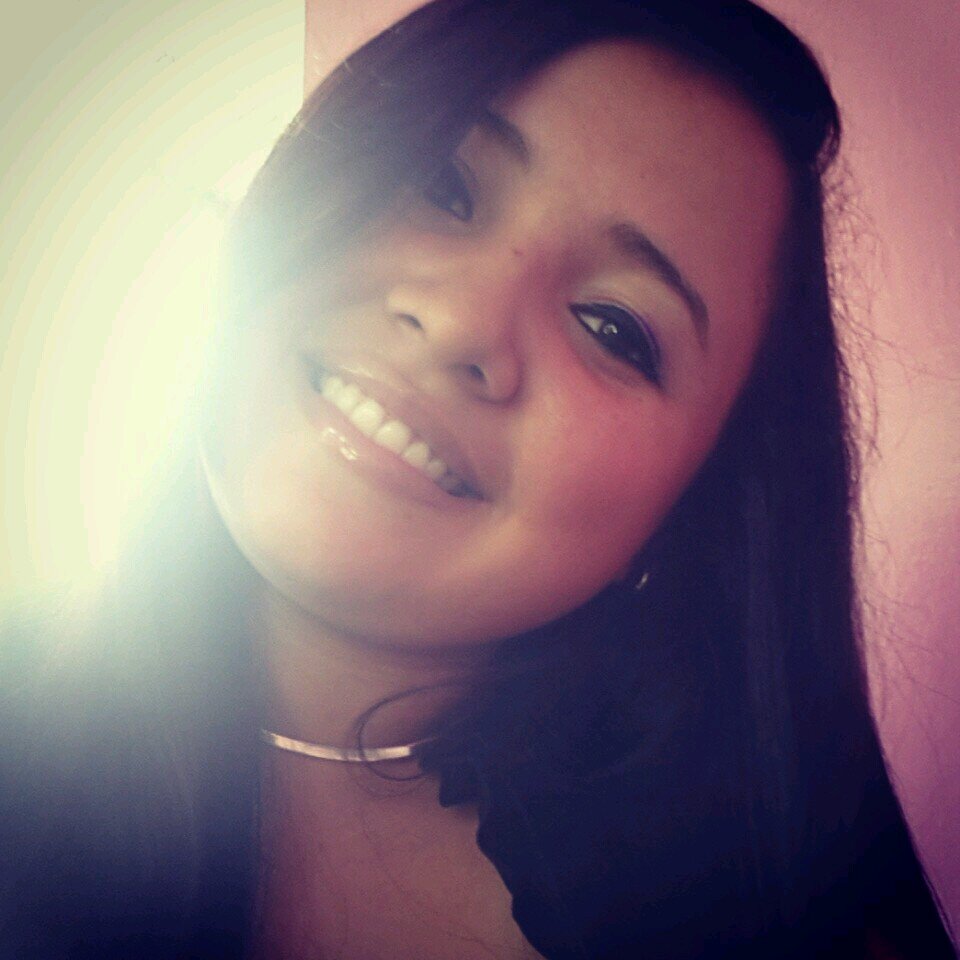 Naci el 18 de Abril, Me gusta divertirme, Hacer amiigos ♫♥♫
 http://t.co/nm5MTg6pxR Dios es Fiel☀