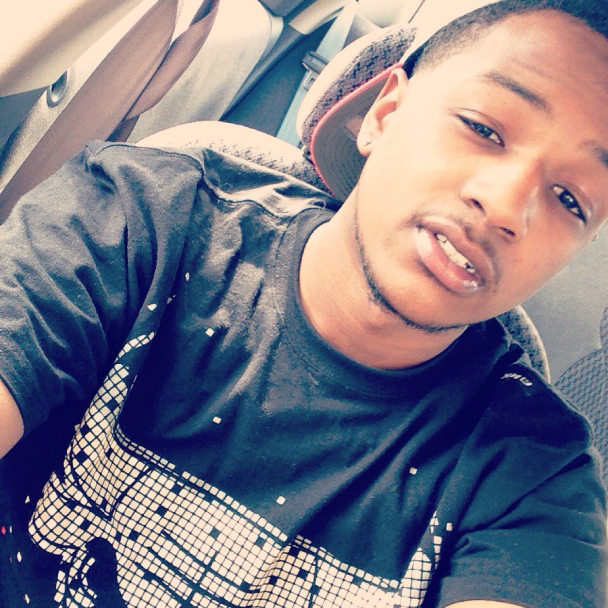 BFL be my team, I live life to the max, Stay 100 bout everything. On dat note follow me, i follow bak.