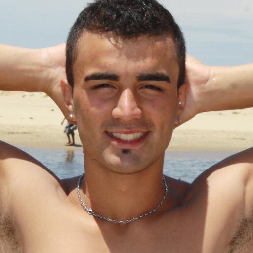 El silencio otorga, la sonrisa confirma y la mirada habla.