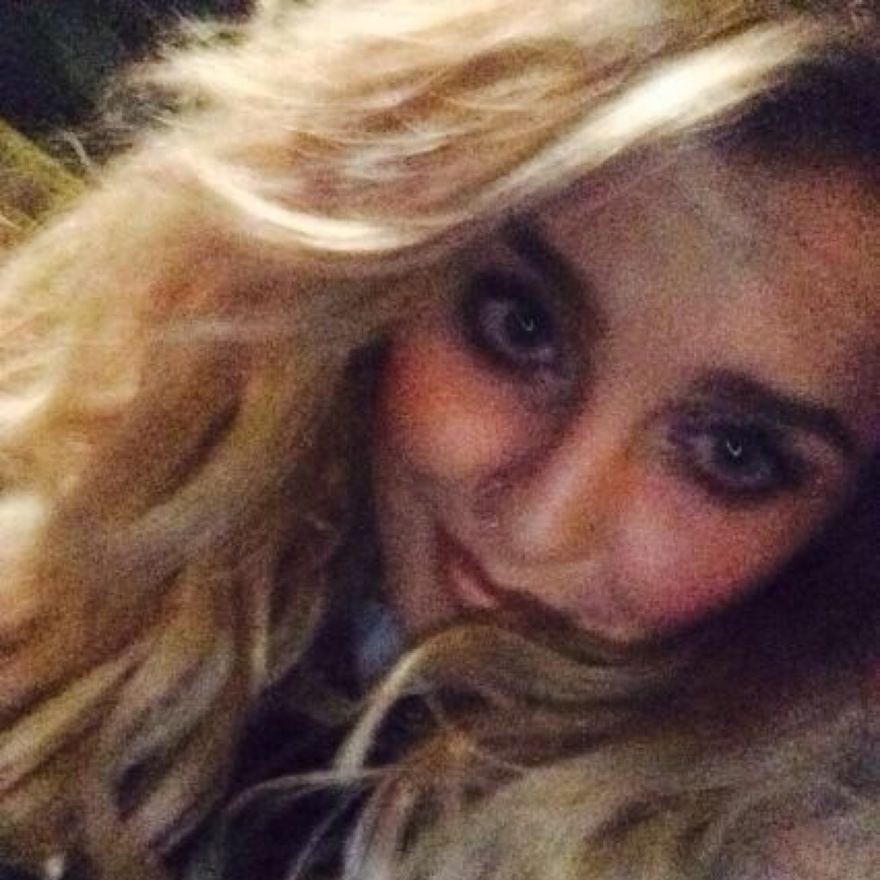 PezzofCW's profile picture. Just put your hand on your hip, and smile away!