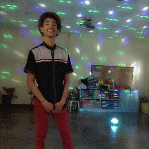 Sinabi kong pangit ako, walang naniwala. Pogi ko kasi eh.
