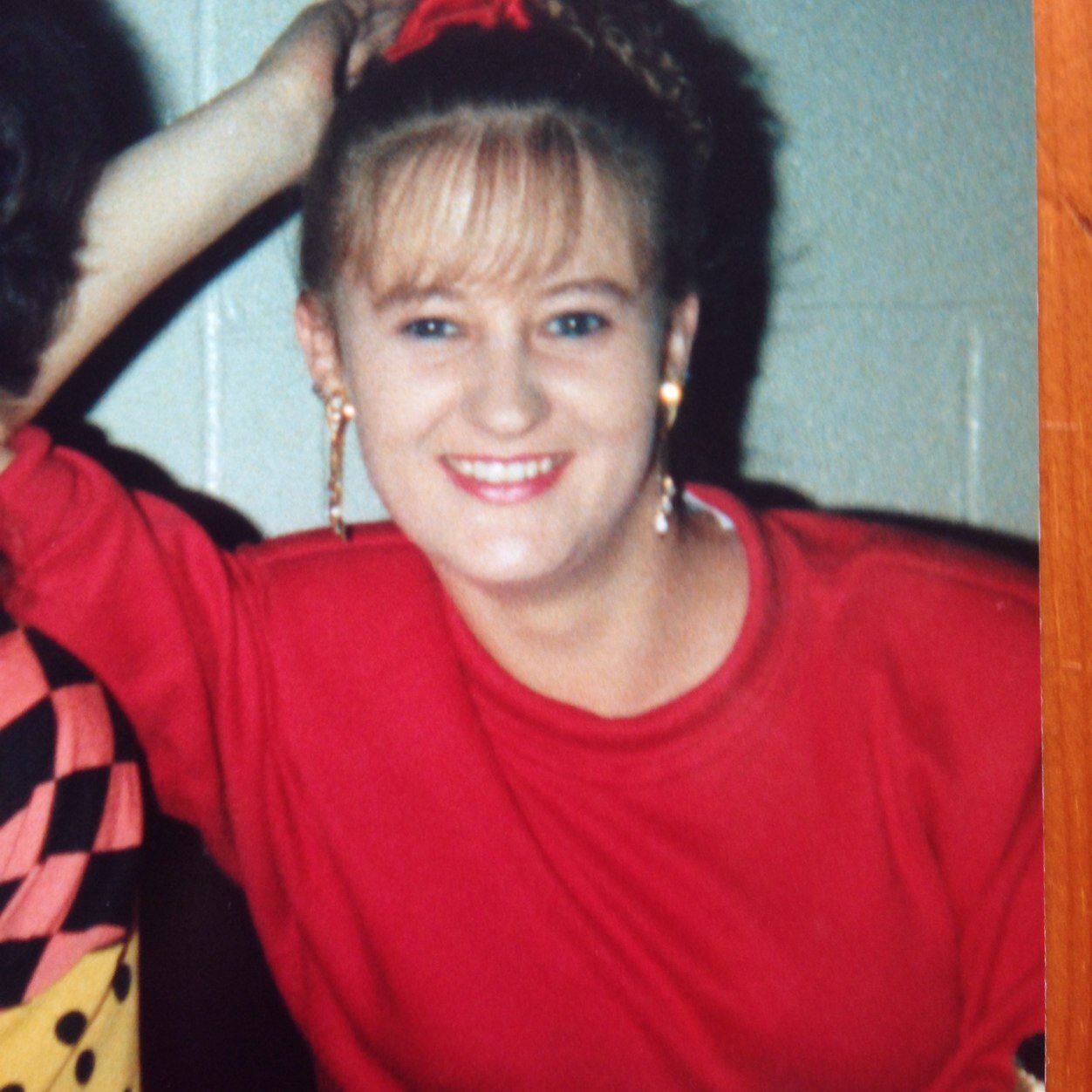 working mum of 3 who likes 80s music and is a telly addict . i work part time ,like meeting up with friends for a good old gossip .love all reality shows.