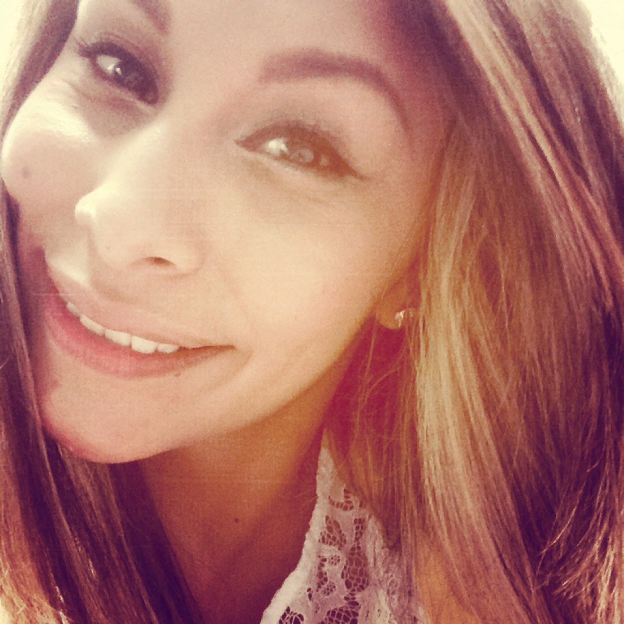 itsmedaniii's profile picture. Reach for the stars⭐️ so if you fall you land on a cloud☁️