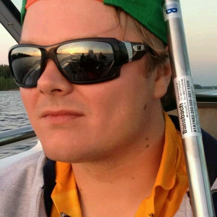 Yrittäjä. Sporttia,musiikkia ja viiniä.