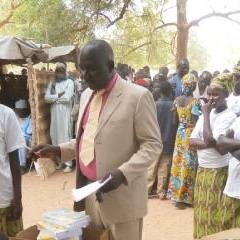 Suis un enseignant du secondaire sorti de l'ENS de Yaoundé I et en service au Lycée de Maroua Kongola.