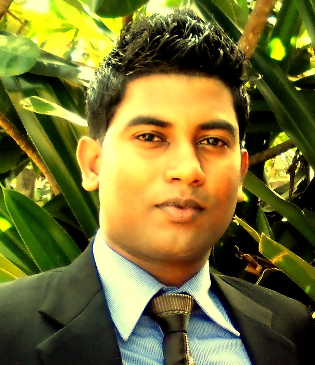 නොඉවසිල්ලෙන් බලා හුන්...
වසන්තය
ආවේ දැනුයි...
නුඹත් ලඟ උන්නානම්
කියා හිතුනා...
මට තුරුලු වී,
උණුහුම් වෙන්න තිබුනා....
වසන්තය ඒ ගැන දන්නෑ...........!