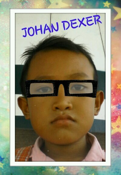 JOHAN DEXER orangnya ganteng,baik,selalu ngaji,selalu sholat,pinter,sedikit kaya,tampan,keren,sopan,santun,berani,tidak putus asa,selalu berjuang,islam.