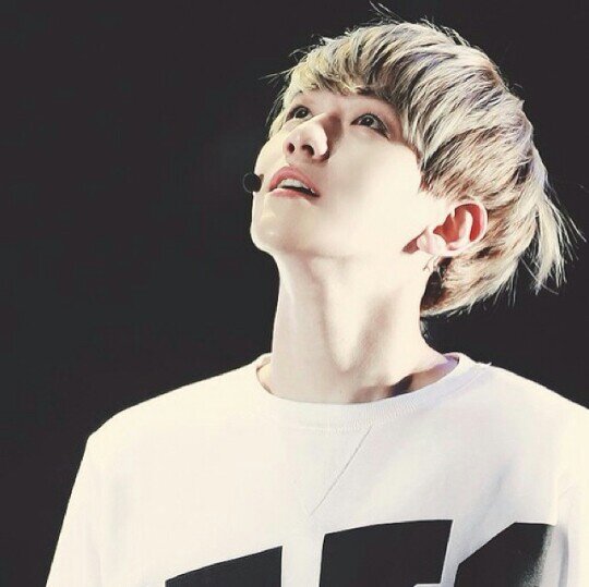 คนมันหล่อลากไส้ ^^ ผมไม่หยิ่งนะครับ ถึงผมจะหล่อแต่ผมก็สวย -.- รักนะจุ้บ ๆ #แก๊งหมีใหญ่