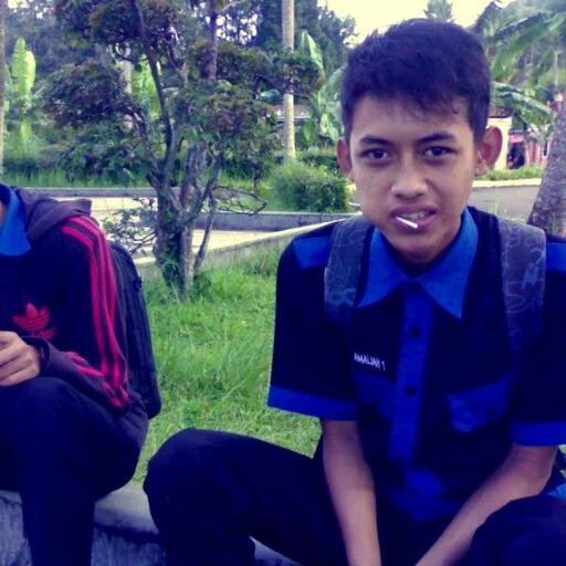 # | Proud to be CHEALSEA | TMTL | |#SMK AMALIAH 1 #XII TKJ 5 | Tomsskate SQUAD | @10 -05-1995 | #Chealsea |

 @Bogor, indonesia