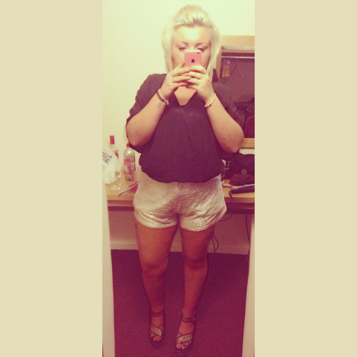 instagram; SKYEPIEXX follow me :3