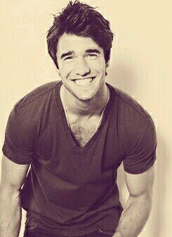 Alex Adler, brother to the woman. Kissogram by trade. Avid baker. Hopeful cook. Kissy kissy? #Sherlock #RP