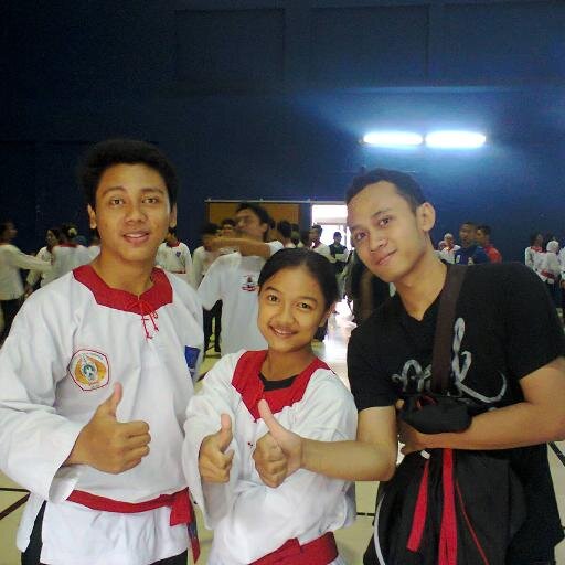 EviNitaAmbarsar's profile picture. 