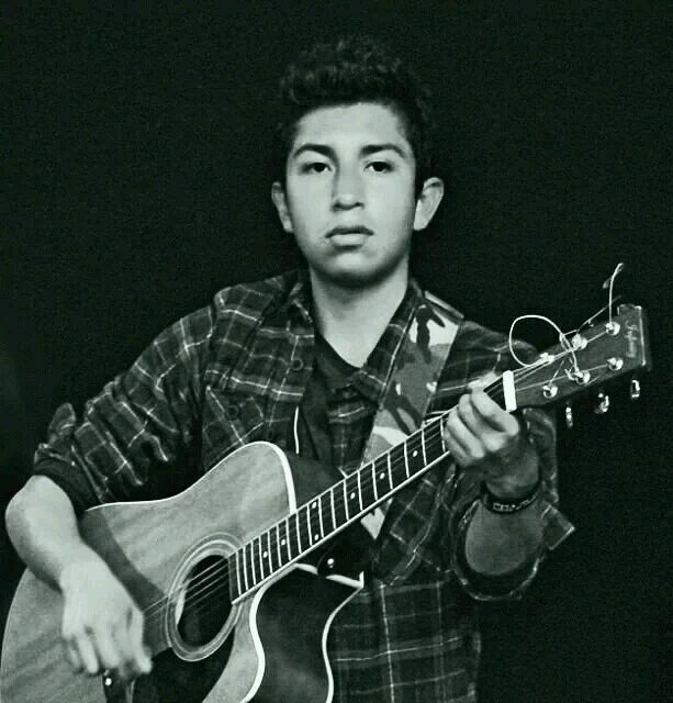 Somos la musica somos amor , la sinfonia de una cancion ...3 :3