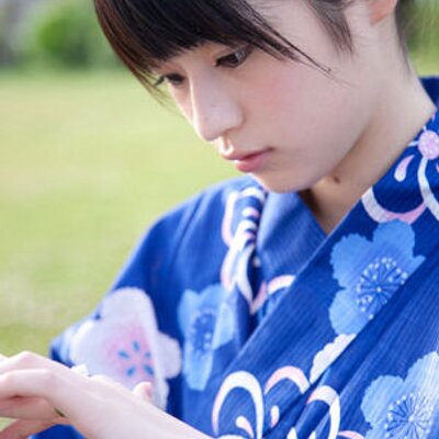 13年大学新入生向け情 ニベア青缶は万能 フェイスケア保湿クリームとして 洗顔後にテカリ防止として使える お風呂上りにボディケア ハンドクリーム フットクリーム リップケア ネイルケア ドライ前のヘアケア まつげにつけると早く