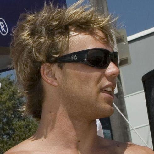 I love the photos of guys in underwear or speedo, all to your keyboard .......