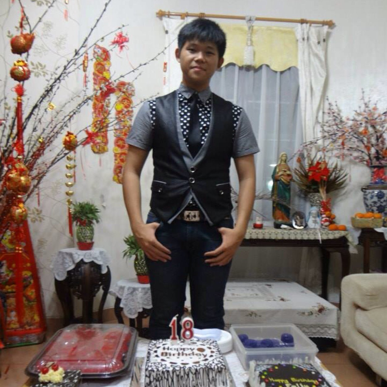 20 |God | Family | Friends | Final Fantasy | DotA | Manga | Anime | FK UPH 2014 | Badminton | Basketball | Line/instagram/Ask.fm : felixvalerian :)