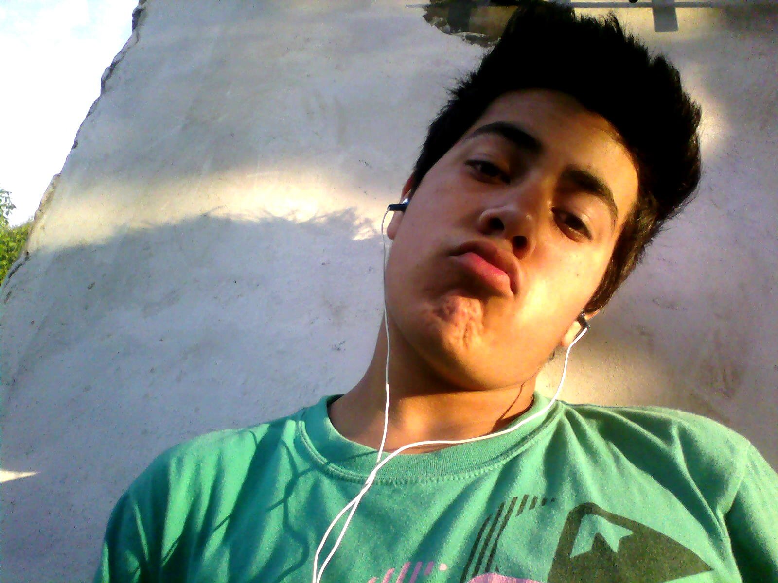 - 14 años- futbol pasiom♥- reggeaton y cumbia- san vicente bs.as - seguime y te sigo           http://t.co/3ibr4FUFRf