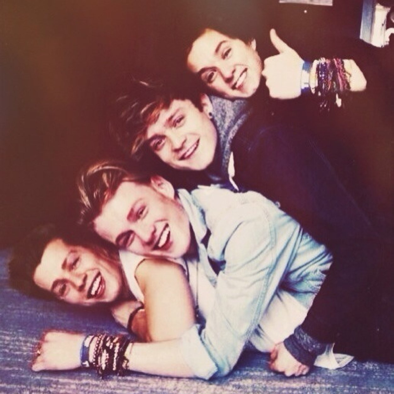 Follow us if the vamps are still your little secret. ✌ 3/5 (since october 2012)