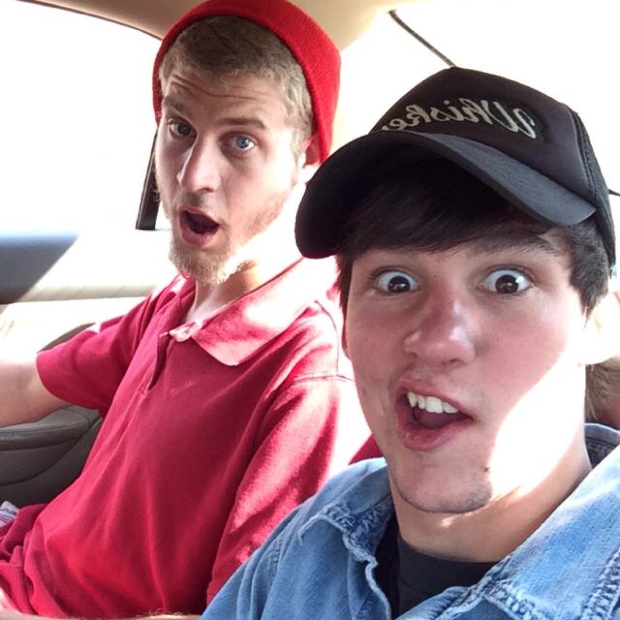 Im 23 taking airplane maintanice. Trying to live life to fullest everyday. Snachap. Jblnc6. 
Instagram. Lutherj86 hmu