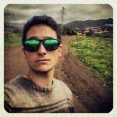 Me llamo Tejera, Victor tejera. Amante de las pompas de jabón. En mis ratos libres me gusta tocar el triángulo o la caja china, depende de si hace sol o viento.