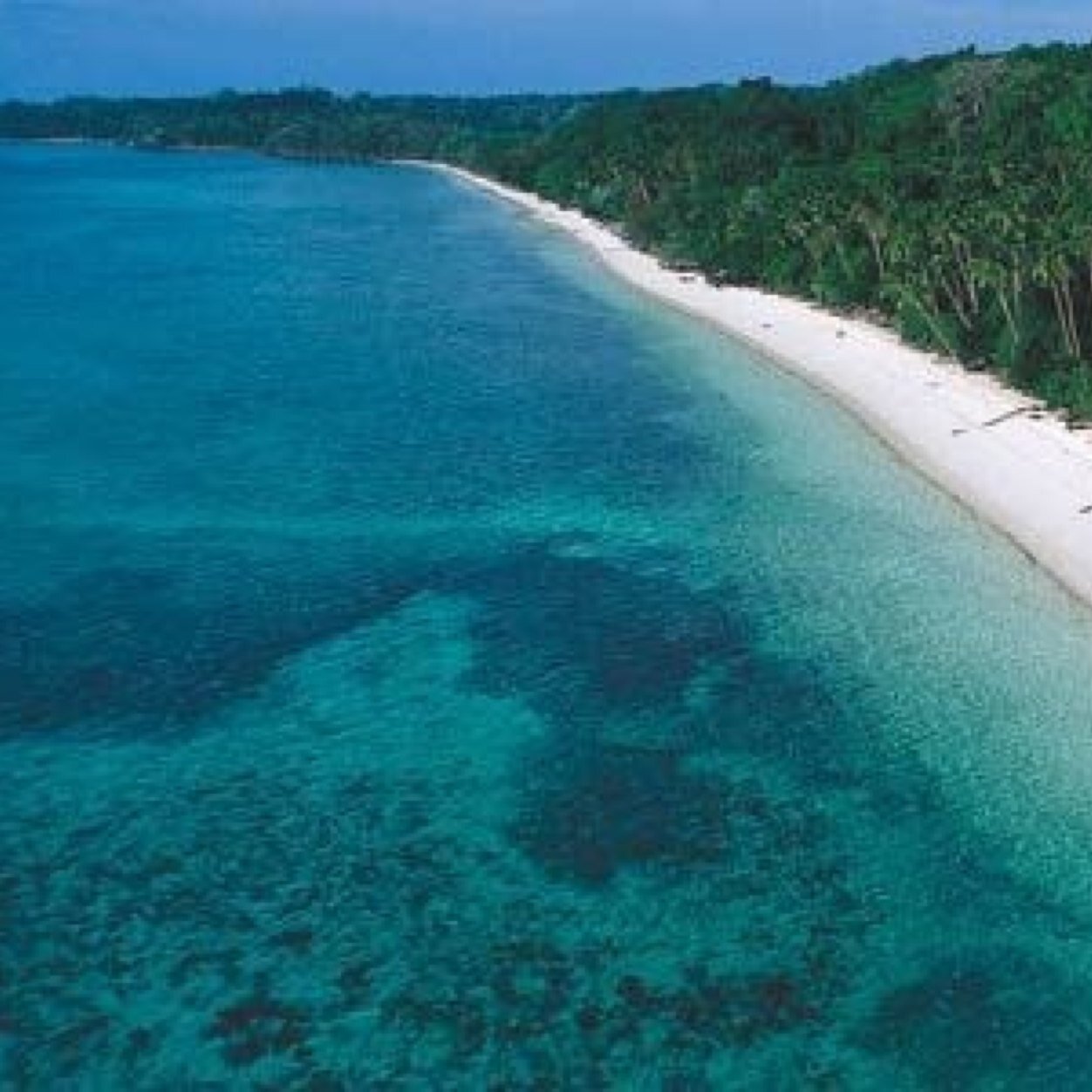 Suka traveling kemana aja :)