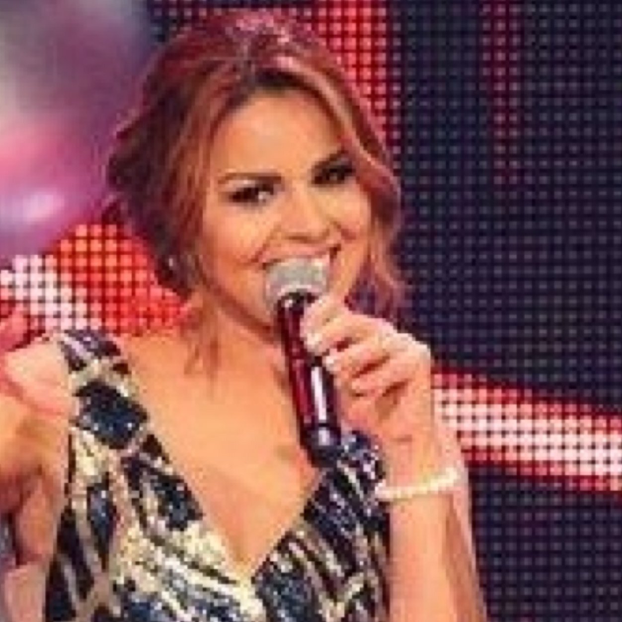 ‏‏مطربة تونسية🎙🎶 أستاذة تربية موسيقية🎼🎻 أم فخورة لطفلين💑💕