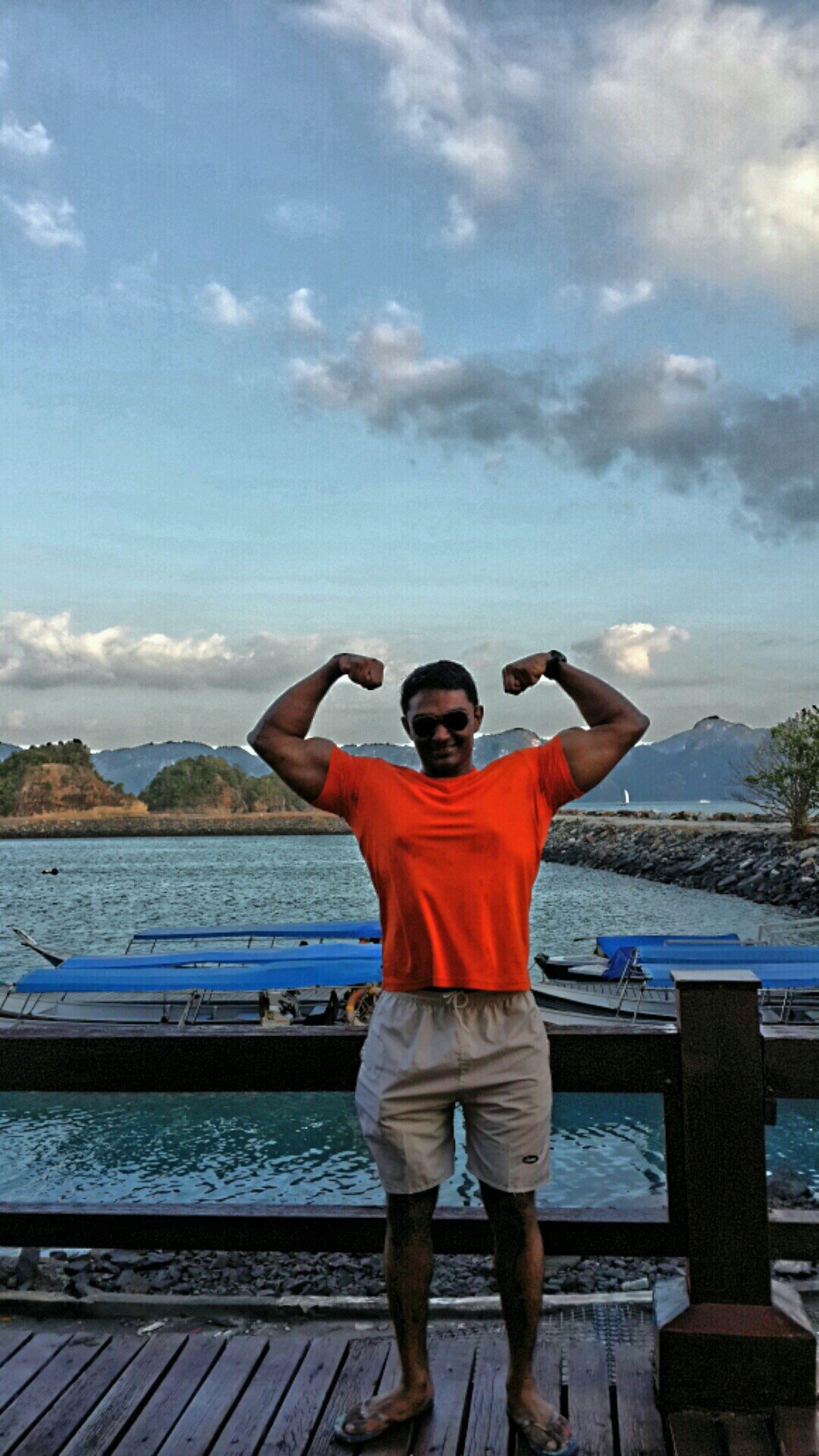 workout and bodybuilding is my life ..dream big, lift heavy and achieve your goals!!..!Graduating from Dark Water Police Academy 28/5/2016 ★★★