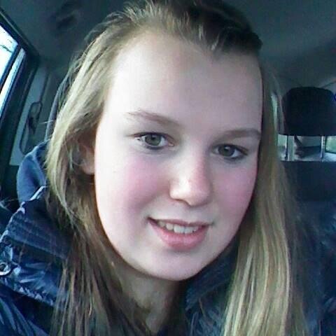 ♥linde college♥ klas V4t1.♥ 15 jaar♥ veel vriendinnen♥ voetbal B1♥