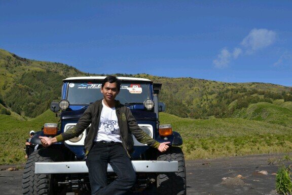 langga_cmks's profile picture. (still learning about life) segala sesuatu terjadi karena ada campur tanganNYA, so tetap tenang... :)