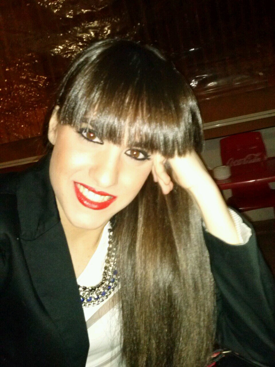Amante de la danza. La única manera de que no te hagan daño, es que te importe todo una mierda. En esa sonrisa me maté yo. Instagram: noeliasr26