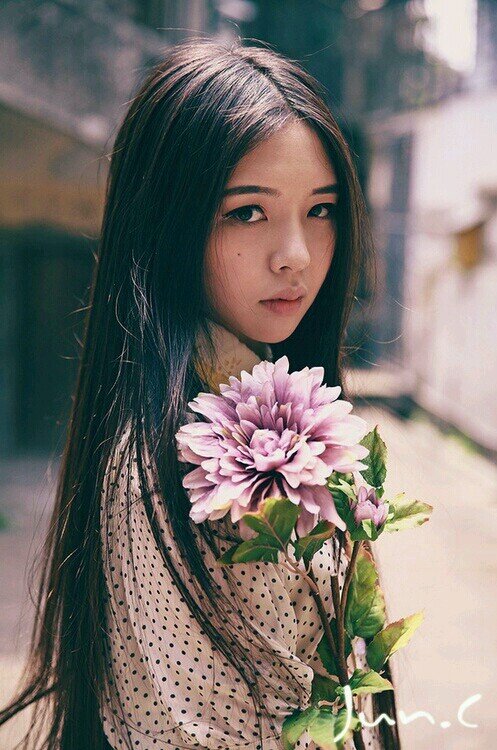아기공룡처럼 먹으며 바나나우유를 닮았음, 요리를 좋아하고 야구로 울고 웃는 뇨자, 시골여자, 옷장만 한 주방에서 만드는 세계요리