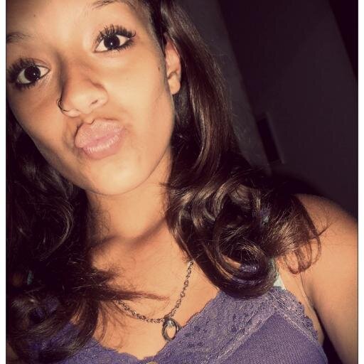Me fantasiando de mim mesma pra viver na sombra de quem eu deveria ser ♥ Quem acredita sempre alcança ♪ Linda de Bonita (SQÑ' ask : http://t.co/8lIkitD6rA