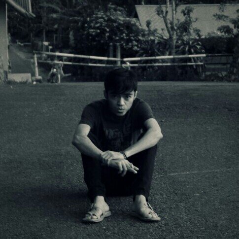 rijalseventh's profile picture. Hidup jangan dibikin susah.