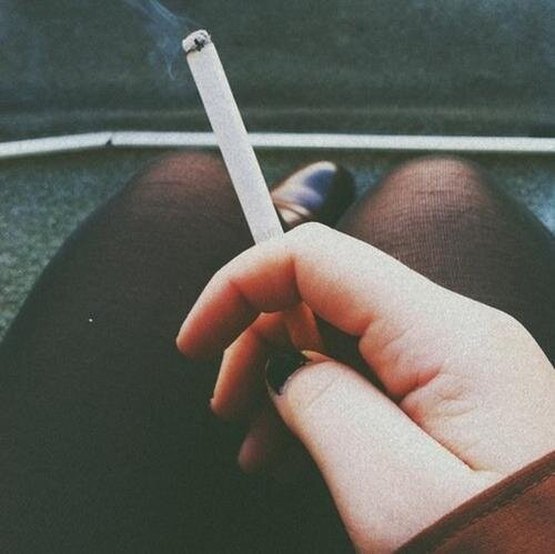 A girl before thinking about leaving, think about death and drugs.