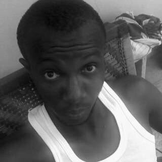 In God we trust... N'hesiter pas de me suivre. All loves KELLZ, Page facebook KELLS. Big fans de R. Kelly