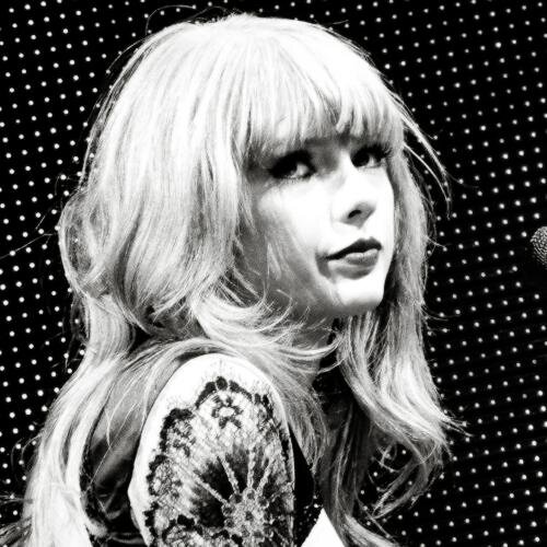 I love Taylor Swift, Jennifer Lawrence and Josh Hutcherson.