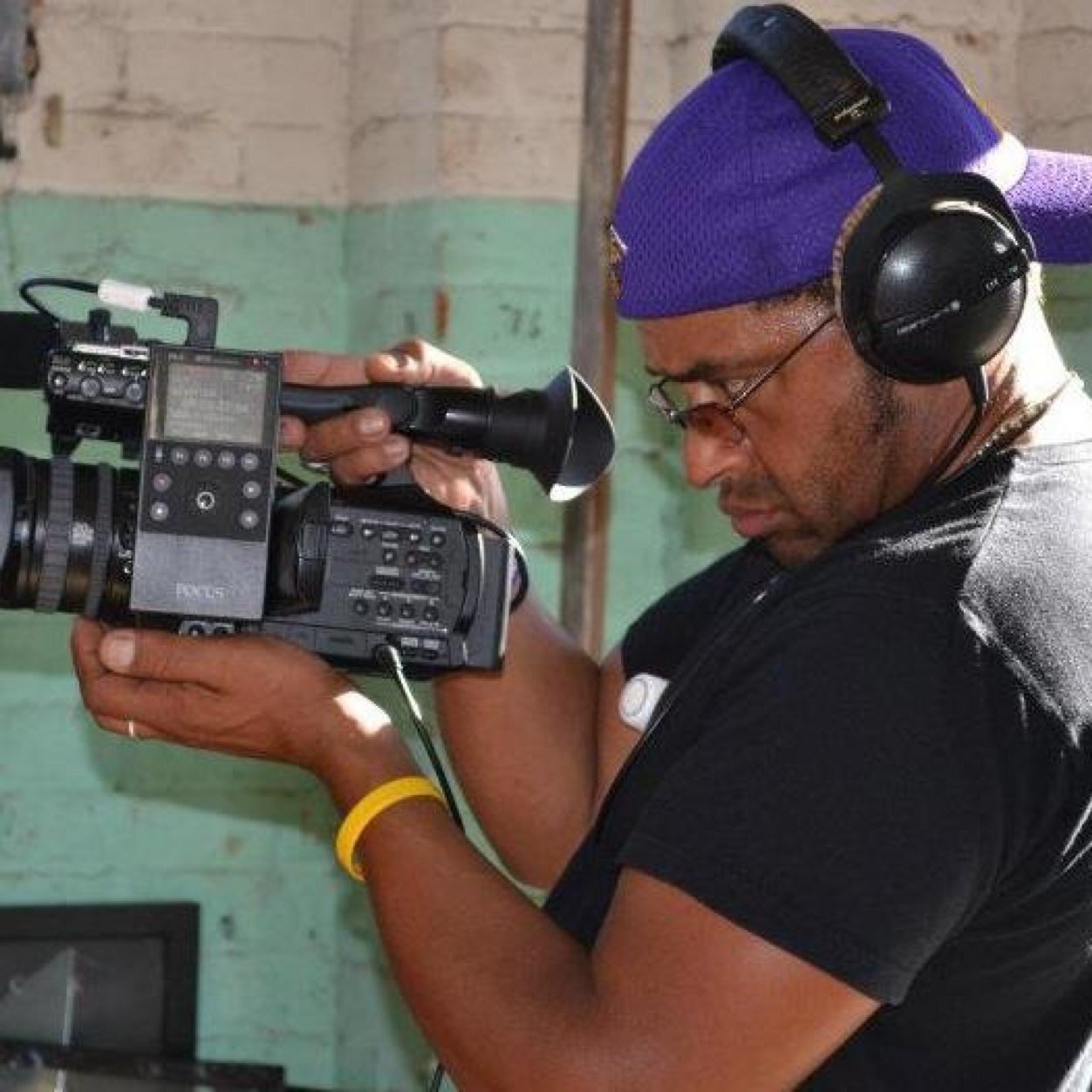 A Gbal Production is a subsidiary of GARIBALDI CREATIVE GROUP @exercisethegift @AGbalProduction WE SHOOT VIDEOS, NOT GUNS!