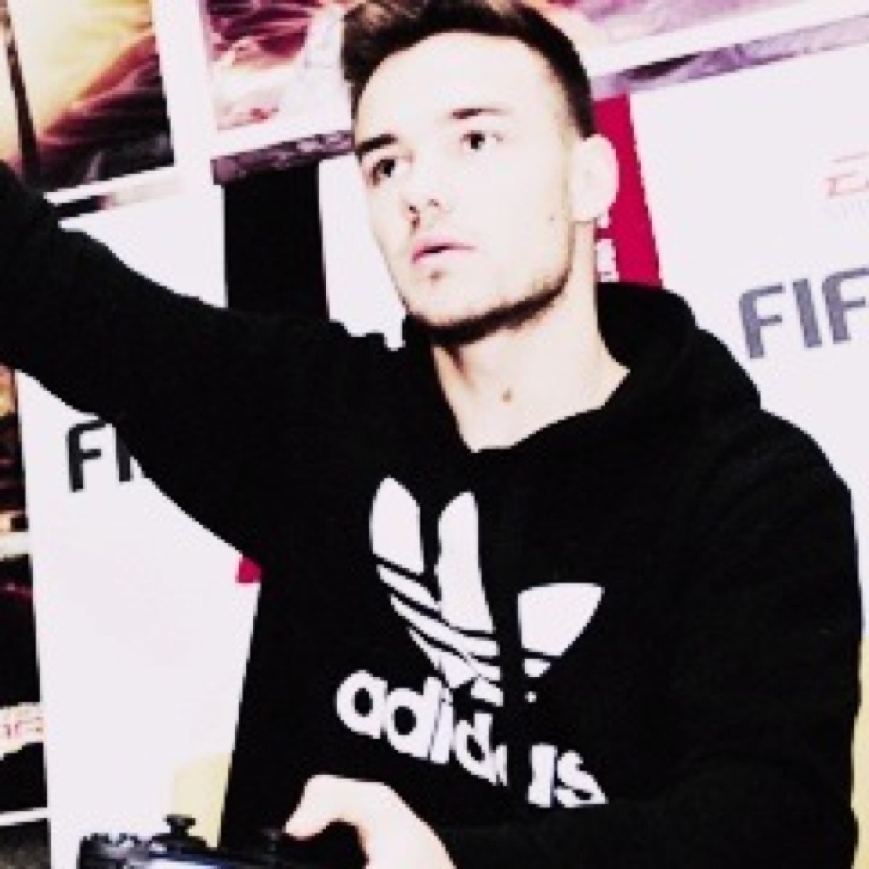 lol hey, follow @HOLYFUCKPAYNE bc your fabby