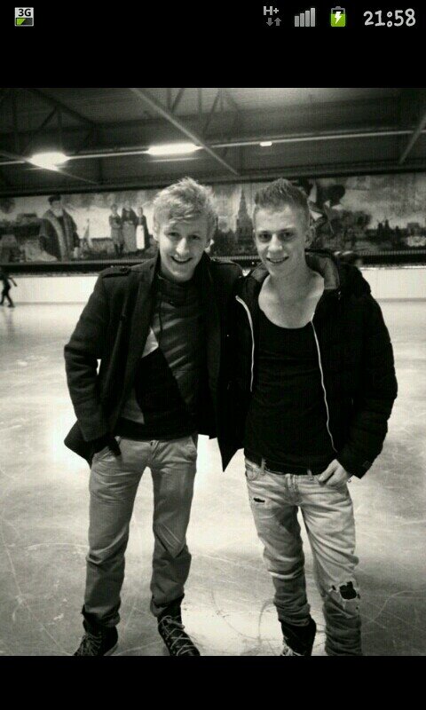 er word getweet over @MartijnVanMeene en @AlexGodijn ∞ Radio dj's van pingfm ∞ woensdag avond 19:00 tot 22:00