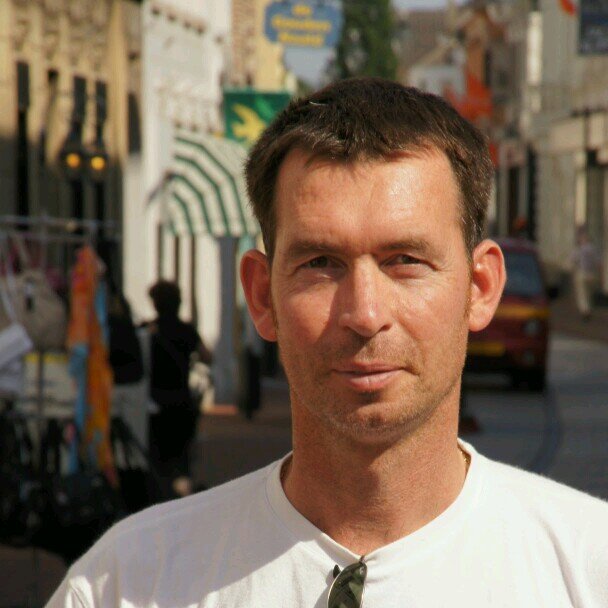 Teler van komkommers, raadslid gem Leudal, motorrijder, racer in de zomer avond competitie, muzikant, pappa en liefhebber van prikkelende meningen.