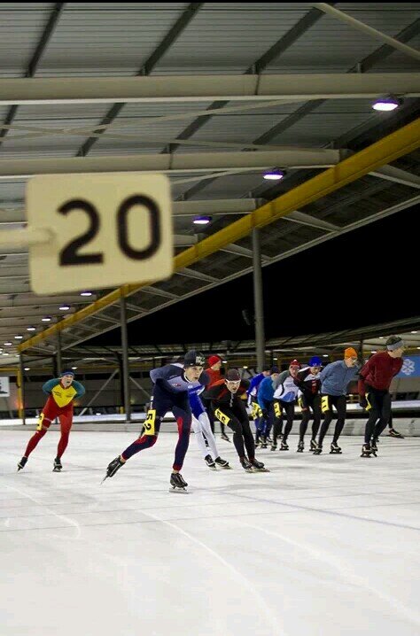willem hier. ik woon in eindhoven Ik hou heel erg van sport vooral schaatsen,shorttrack