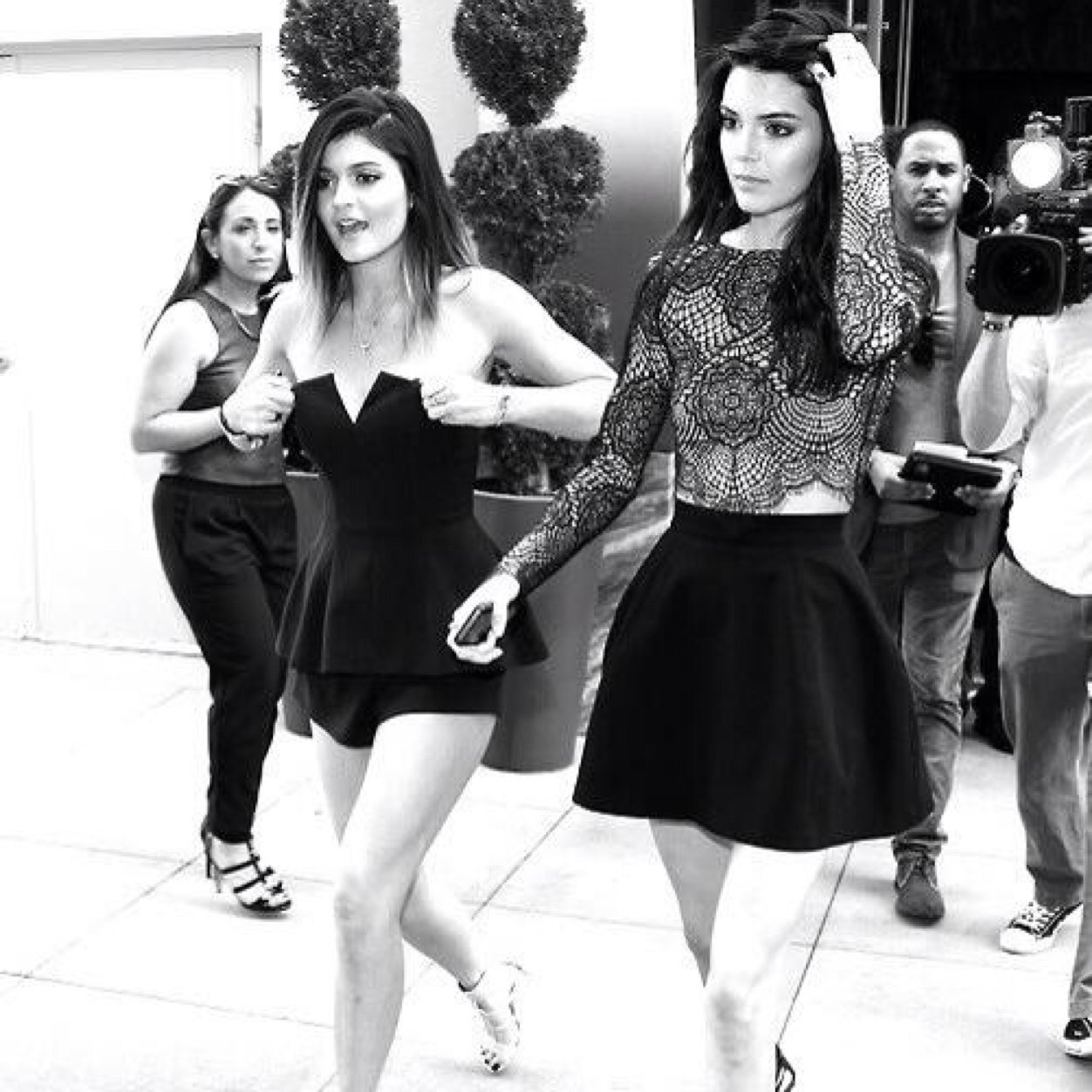 I live for kendall and kylie jenner, they are my queens.