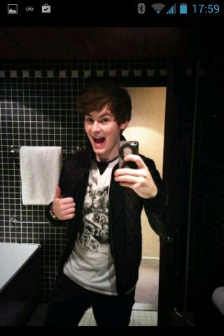 Love 2 sing play guitar and whatch all the shows eg the originals,pll and vampire diarys