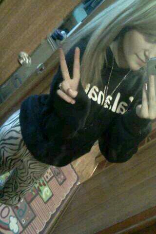 Heyy, Im Alexis!!:) (Where there is love there is life) ~DrEaM~bElIeVe~HoPe~LoVe~:)